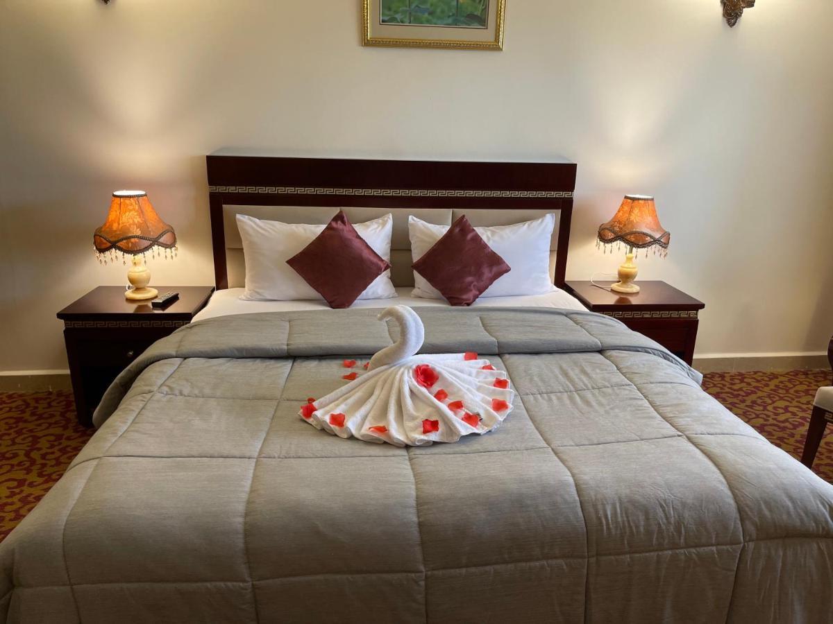 Boulevard Palace Hotel Monrovia Eksteriør bilde