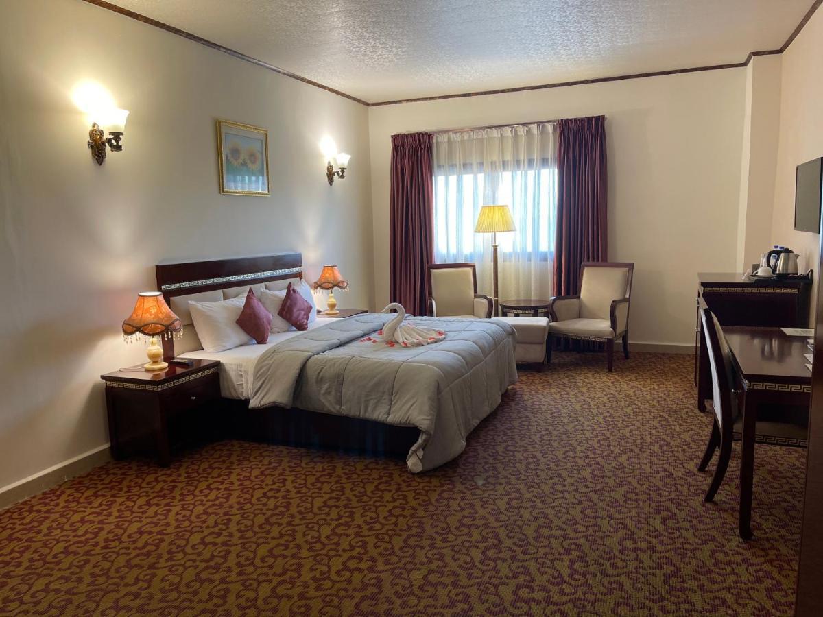 Boulevard Palace Hotel Monrovia Eksteriør bilde